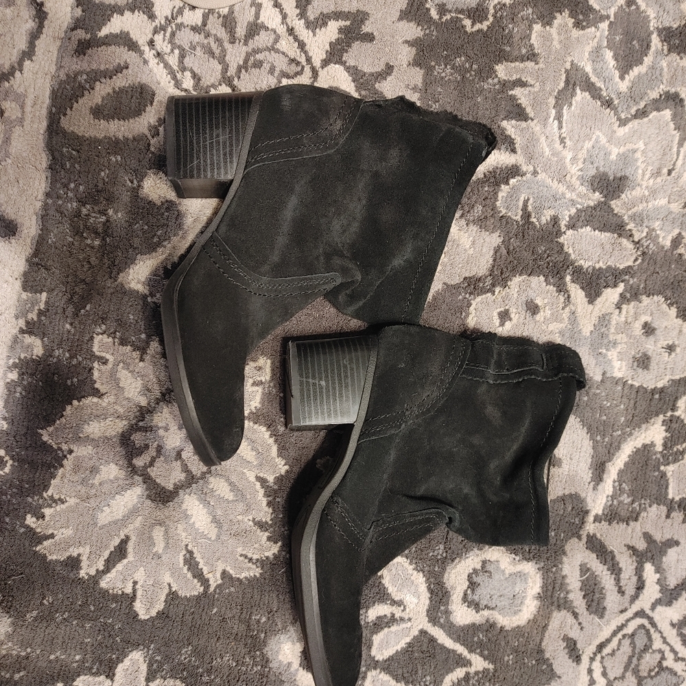 White mountain low slip on boots